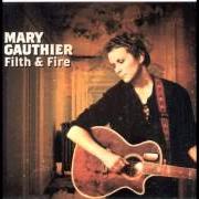 Le texte musical CAMELOT MOTEL de MARY GAUTHIER est également présent dans l'album Filth & fire (2002)
