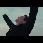 Le texte musical FELICI A METÀ (FEAT. SHIVA) de TIZIANO FERRO est également présent dans l'album Sono un grande (deluxe) (2026)