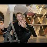 Le texte musical ENVELOP ME de MAGNE F. est également présent dans l'album Past perfect future tense (2005)