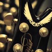 Le texte musical DYIN' SINCE THE DAY I WAS BORN de LESLIE WEST est également présent dans l'album Still climbing (2013)