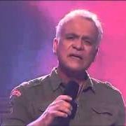 Le texte musical NIEMALS ZU ALT, UM JUNG ZU SEIN de NINO DE ANGELO est également présent dans l'album Das leben ist schön (2012)