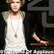 Le texte musical ROUND OF APPLAUSE de CODY SIMPSON est également présent dans l'album 4 u - ep (2010)