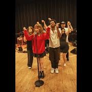 Le texte musical RUN AWAY WITH ME (KYLE SHEARER REMIX) de CARLY RAE JEPSEN est également présent dans l'album E•mo•tion (10th anniversary edition) (2025)