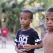 Le texte musical LIGHTS ON de MAKESHIFT INNOCENCE est également présent dans l'album Yours to keep (2013)