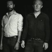 Le texte musical LOVE QUI PEUT de LES INNOCENTS est également présent dans l'album Mandarine (2015)