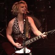 Le texte musical OFF IN THE BLUE de SAMANTHA FISH est également présent dans l'album Paper doll (2025)