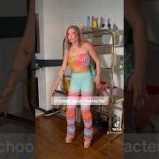 Le texte musical HOTEL DREAM GIRL de MATY NOYES est également présent dans l'album Rainbow syndrome (2025)