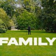 Le texte musical FAMILY de AZET est également présent dans l'album Family & money (2024)