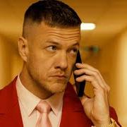 Le texte musical SWIMMING WITH SHARKS de NEW HOPE CLUB est également présent dans l'album Swimming with sharks (2025)