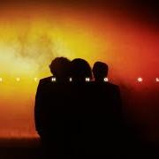 Le texte musical CAROUSEL de CANNONS est également présent dans l'album Everything glows (2026)