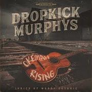 Le texte musical I'M SHIPPING UP TO BOSTON (TULSA VERSION) de DROPKICK MURPHYS est également présent dans l'album Okemah rising (2023)