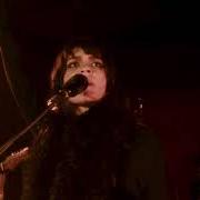 Le texte musical FIRE BLOOMING TREES de GRETEL est également présent dans l'album Squish (2026)
