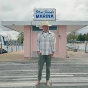Le texte musical CARRY ON de KENNY CHESNEY est également présent dans l'album Silver sands marina (2026)